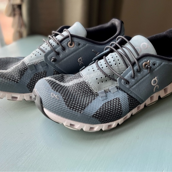 On Running Shoes - OnCloud Sneakers